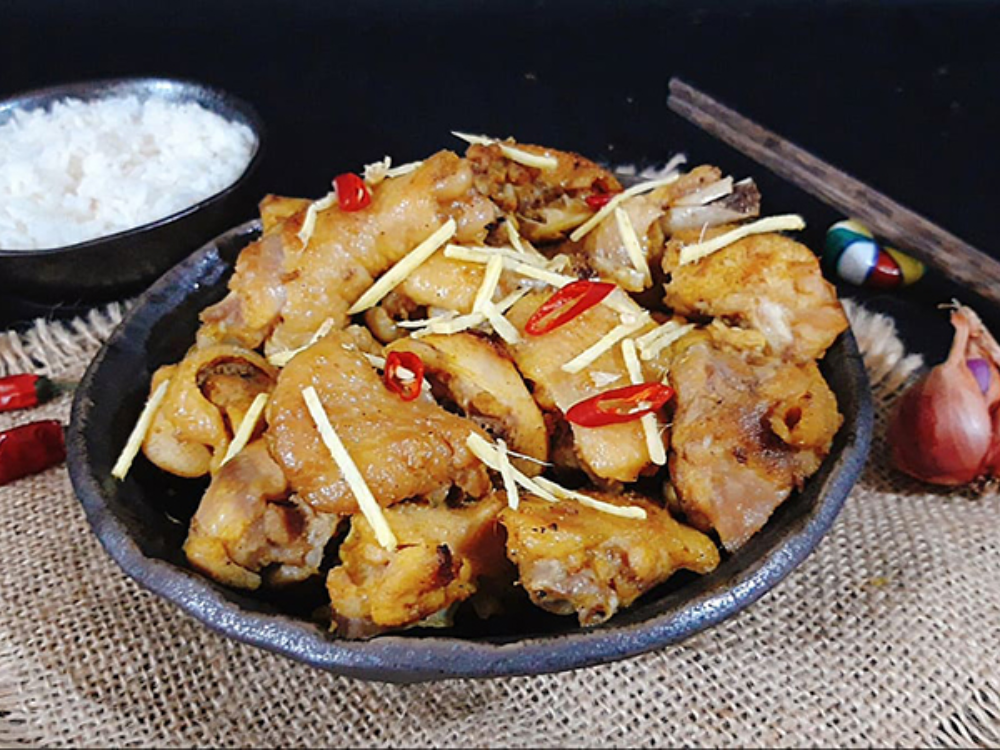Thịt gà ram rừng hoàng chỉnh