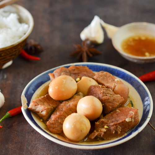 Thịt Kho Nước Dừa Cùng Nước Mắm Hải Hương