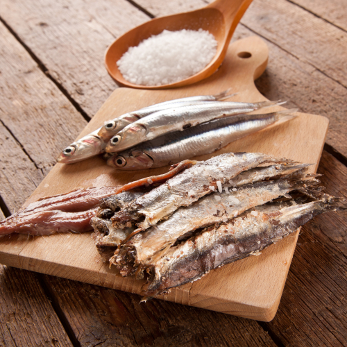 Vai Trò Của Cá Cơm Và Muối Biển Trong Chất Lượng Nước Mắm Truyền Thống