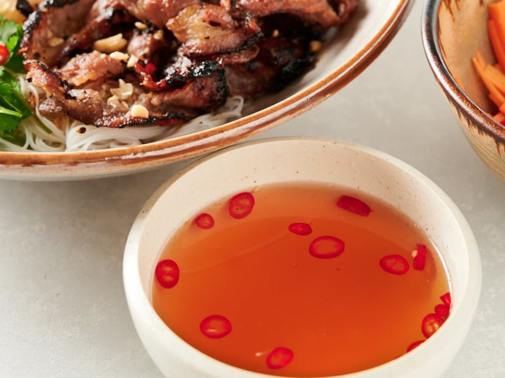 Vì sao người cao huyết áp cần hạn chế nước mắm?