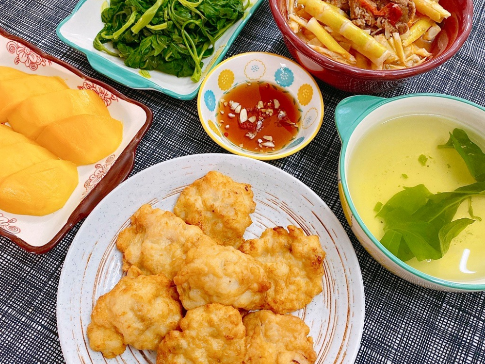 Khác biệt về nguyên liệu và điều kiện tự nhiên